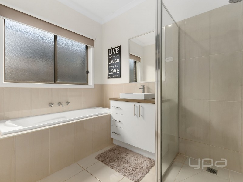23 Desert Gum Way, Brookfield VIC 3338