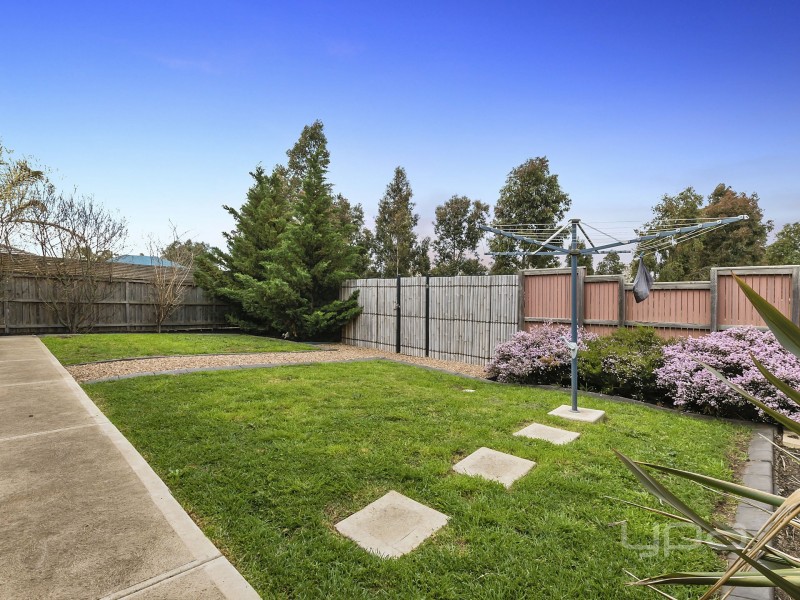 23 Desert Gum Way, Brookfield VIC 3338