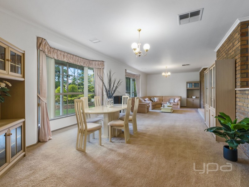 7 Greenstead Amble, Kurunjang VIC 3337