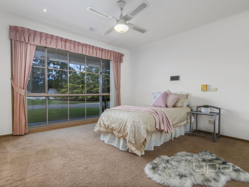 7 Greenstead Amble, Kurunjang VIC 3337