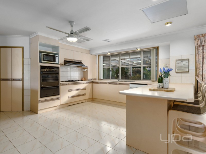 7 Greenstead Amble, Kurunjang VIC 3337