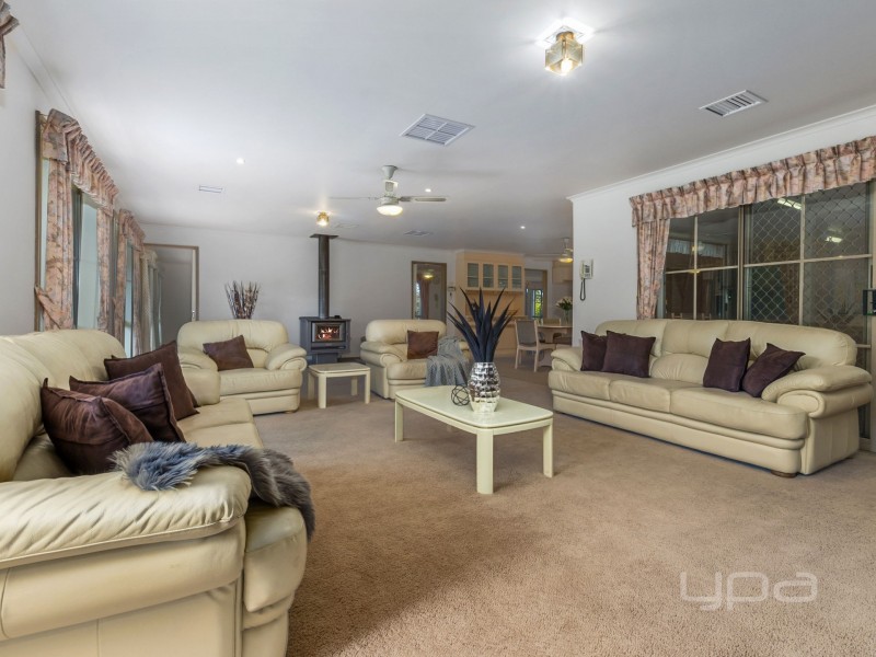 7 Greenstead Amble, Kurunjang VIC 3337