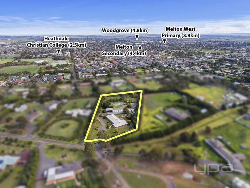 7 Greenstead Amble, Kurunjang VIC 3337