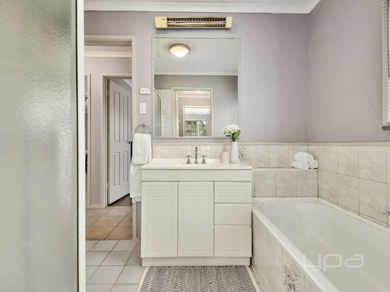 45 Kurrajong Crescent, Melton South VIC 3338