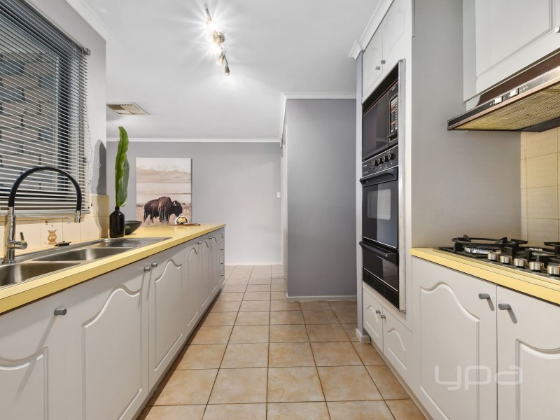 45 Kurrajong Crescent, Melton South VIC 3338