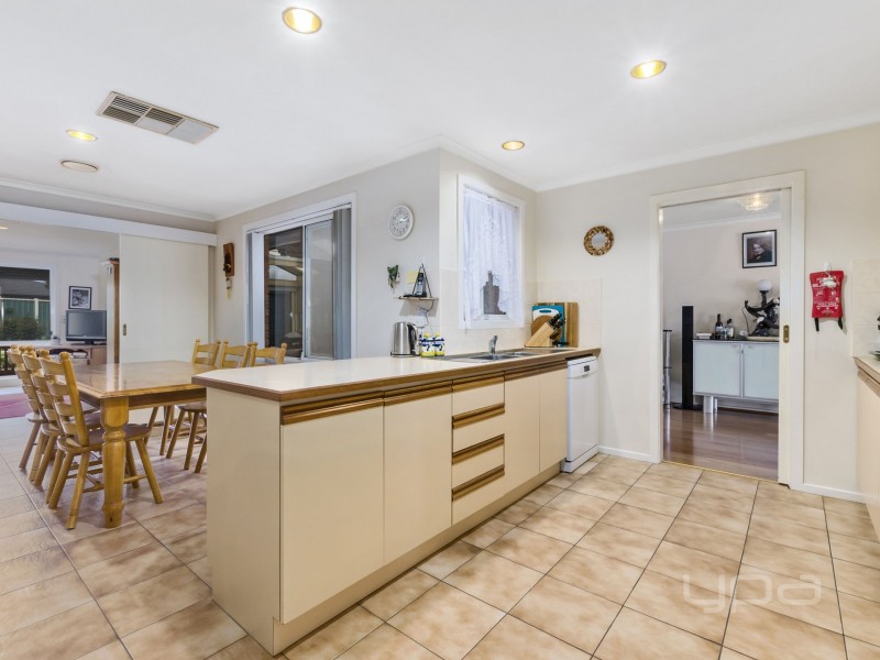 16 Benjamin Court, Kurunjang VIC 3337