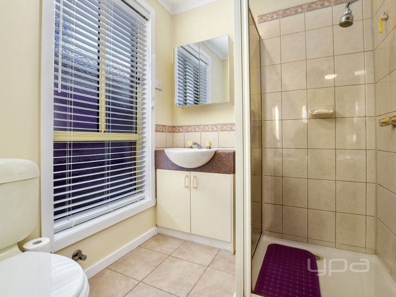 6 Viviannes Way, Melton VIC 3337