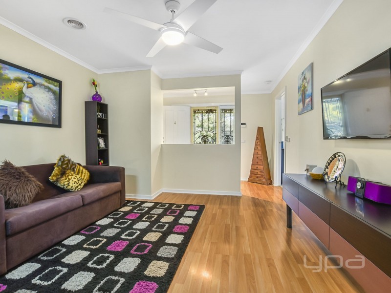 6 Viviannes Way, Melton VIC 3337