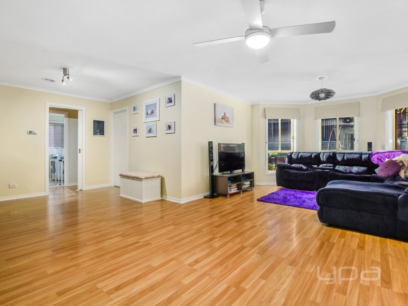 6 Viviannes Way, Melton VIC 3337