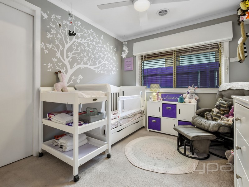 6 Viviannes Way, Melton VIC 3337