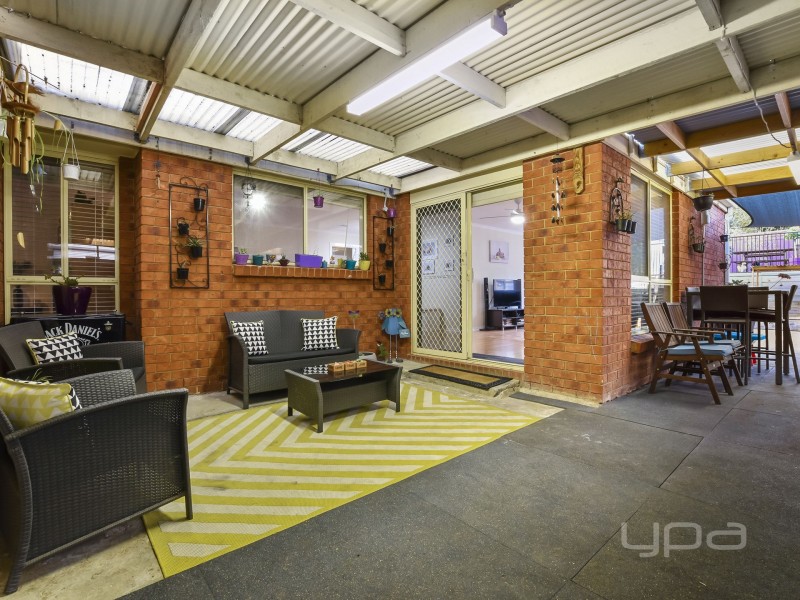 6 Viviannes Way, Melton VIC 3337