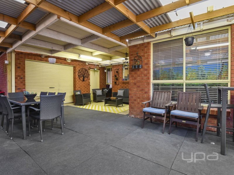 6 Viviannes Way, Melton VIC 3337
