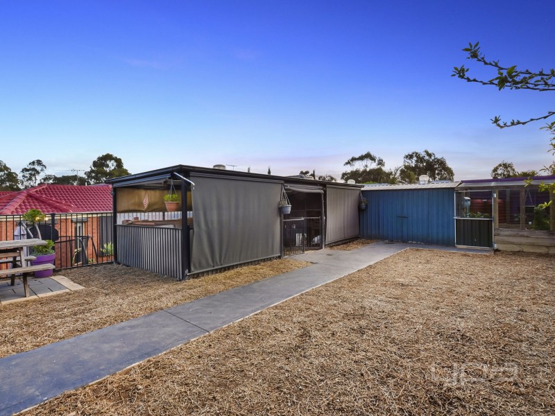 6 Viviannes Way, Melton VIC 3337