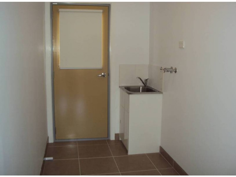 2/85 Blamey Drive, Melton South VIC 3338