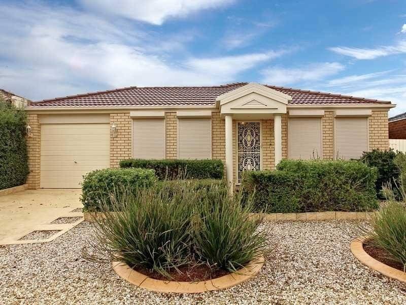 5 Rainsford Place, Melton West VIC 3337