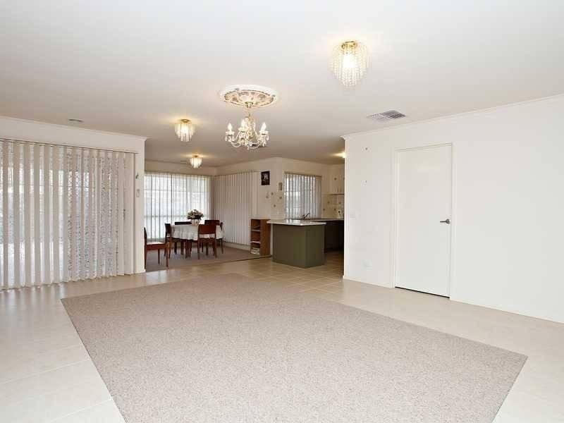 5 Rainsford Place, Melton West VIC 3337