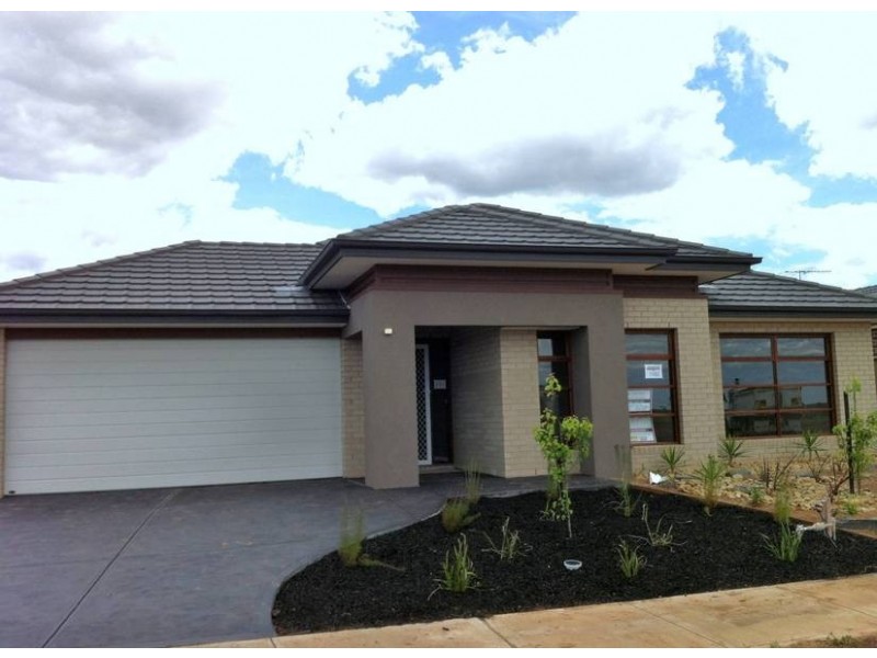 24 Manooka Road, Brookfield VIC 3338