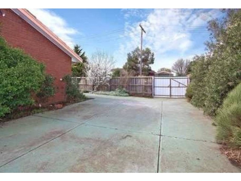 31 Richards Road, Melton South VIC 3338