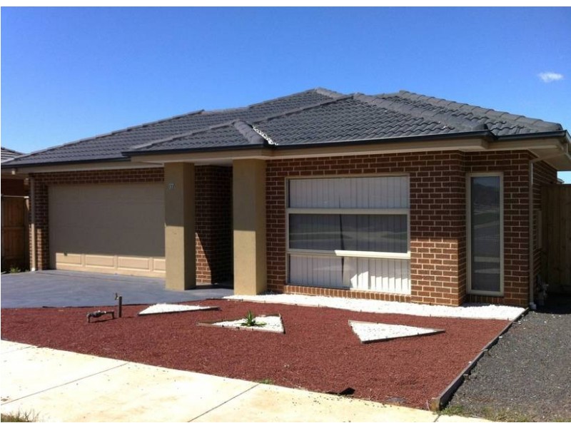 39 Oak Park Drive, Melton West VIC 3337