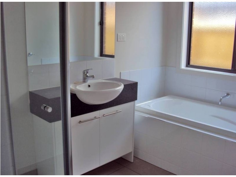 39 Oak Park Drive, Melton West VIC 3337