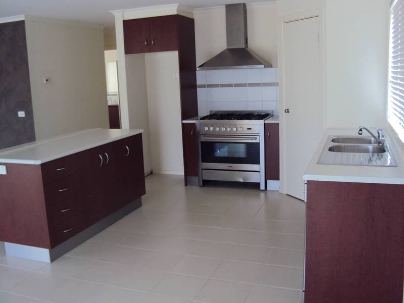 6 Connata Place, Melton West VIC 3337