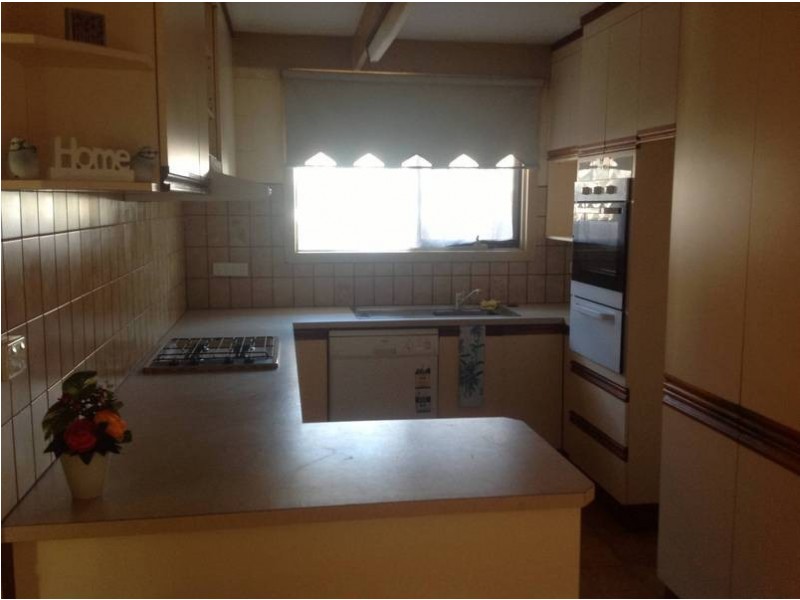 6 Hornbuckle Crescent, Melton VIC 3337