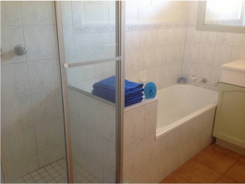 6 Hornbuckle Crescent, Melton VIC 3337