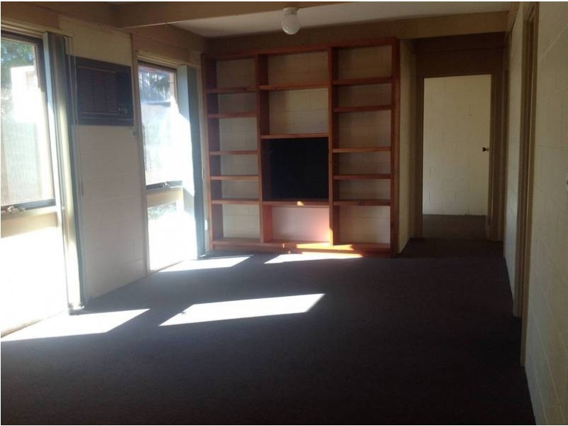 6 Hornbuckle Crescent, Melton VIC 3337