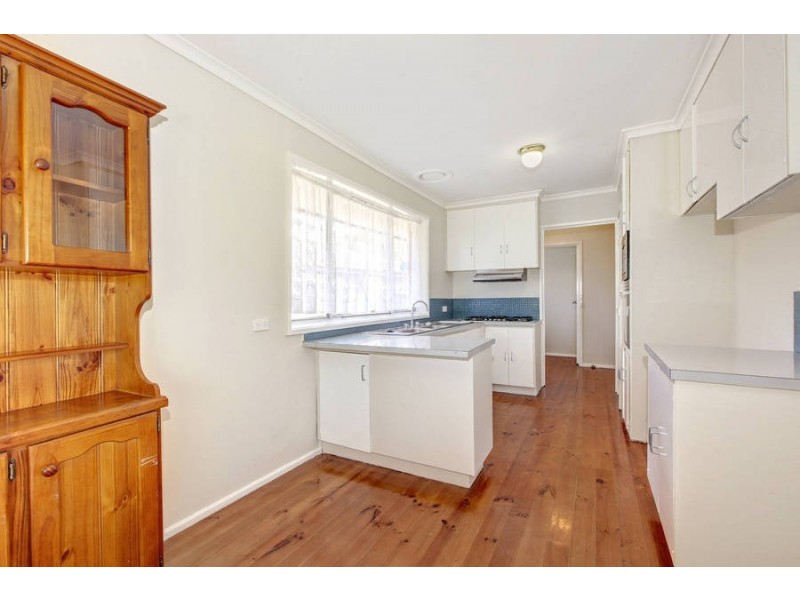 5 Blaxland Road, Melton South VIC 3338