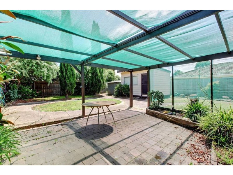 5 Blaxland Road, Melton South VIC 3338