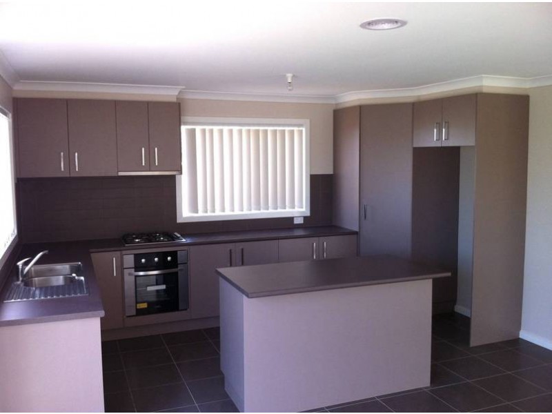 15 Maple Close, Melton West VIC 3337