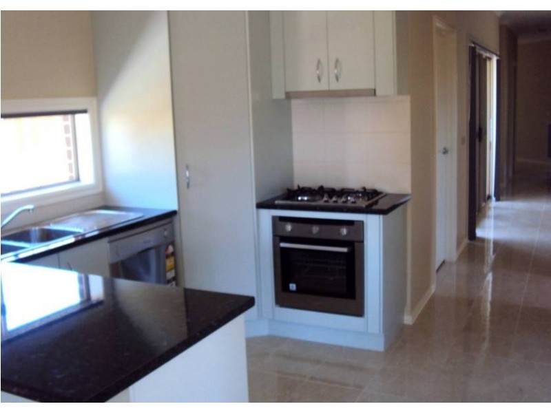 24 Walhalla Drive, Eynesbury VIC 3338