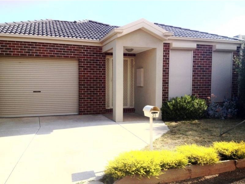 31 Scarborough Crescent, Melton West VIC 3337