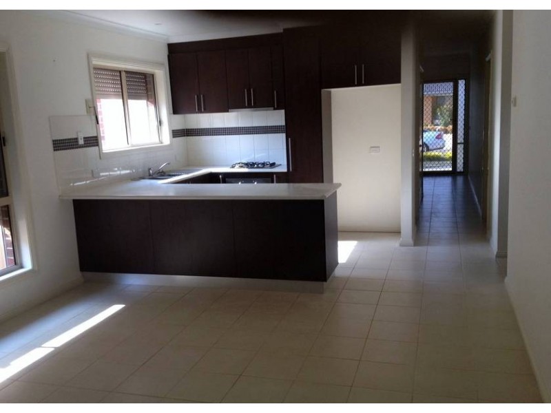 31 Scarborough Crescent, Melton West VIC 3337