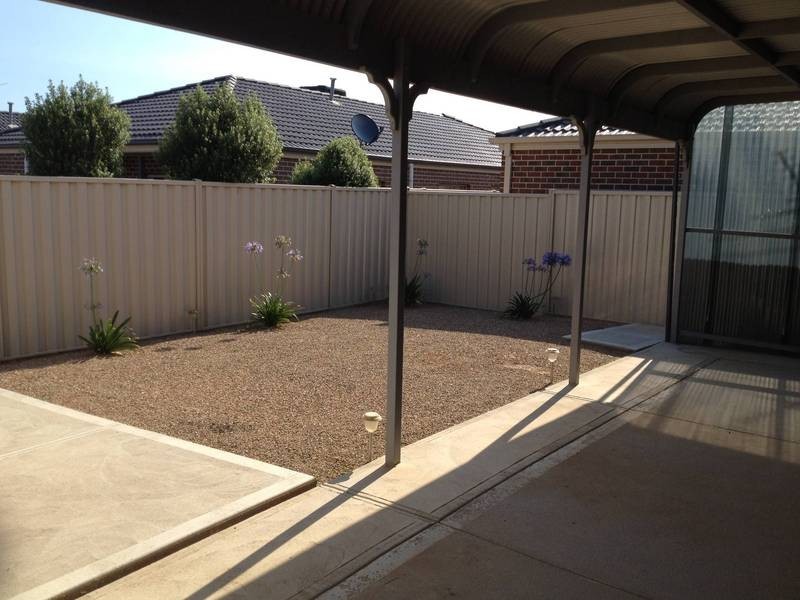 31 Scarborough Crescent, Melton West VIC 3337