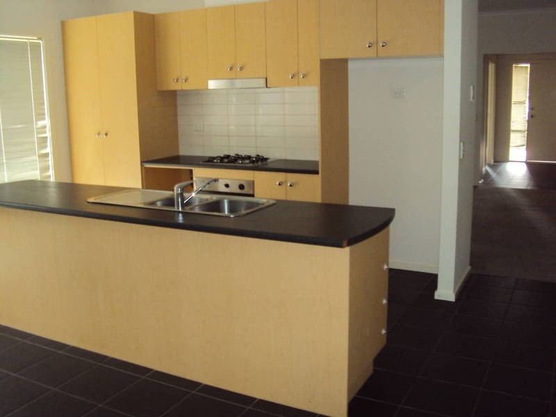 8 Silverleaf Drive, Melton VIC 3337