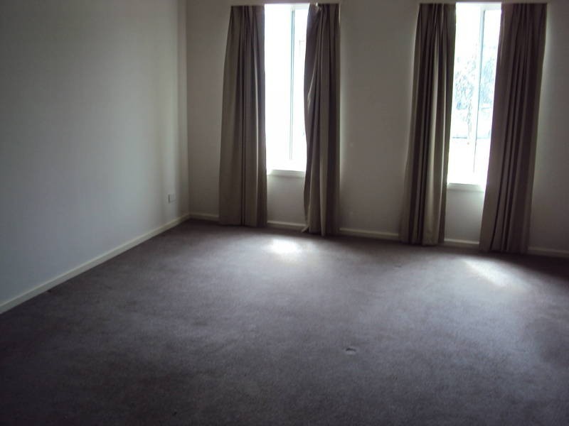 8 Silverleaf Drive, Melton VIC 3337