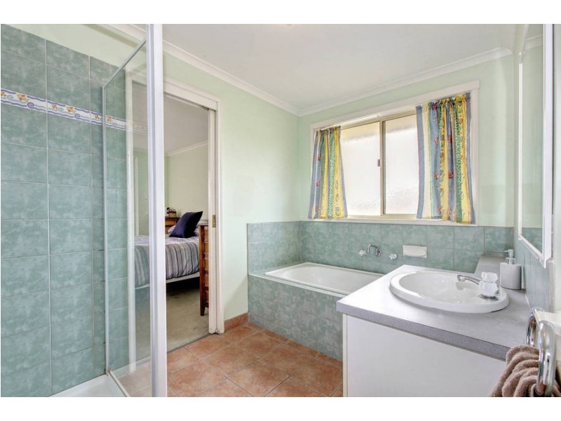 316 Centenary Avenue, Melton West VIC 3337