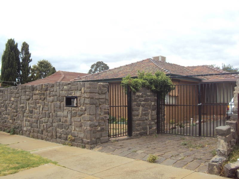 74 Hume Avenue, Melton South VIC 3338