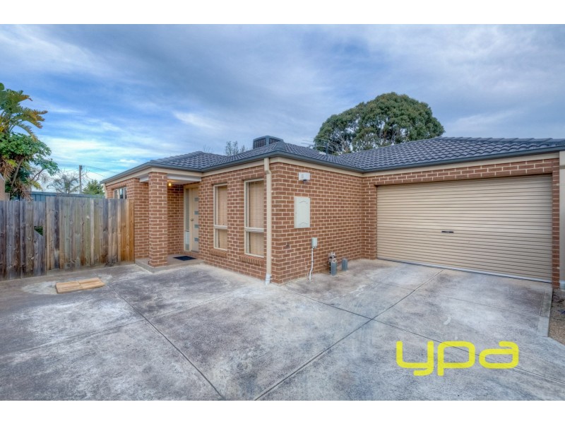 2/12 Waratah Street, Melton South VIC 3338
