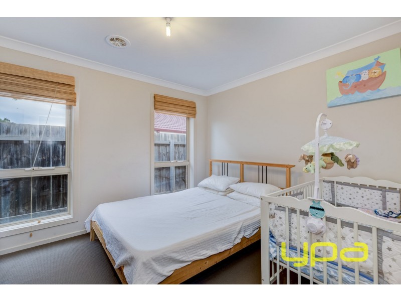 2/12 Waratah Street, Melton South VIC 3338