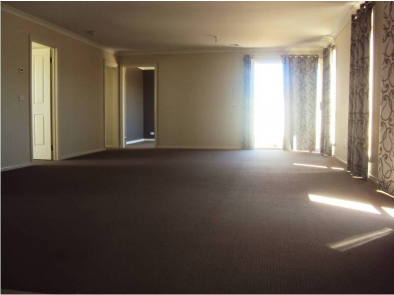 3/54 Lomandra Bowl, Melton West VIC 3337