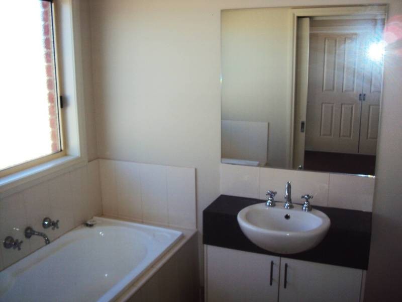 3/54 Lomandra Bowl, Melton West VIC 3337