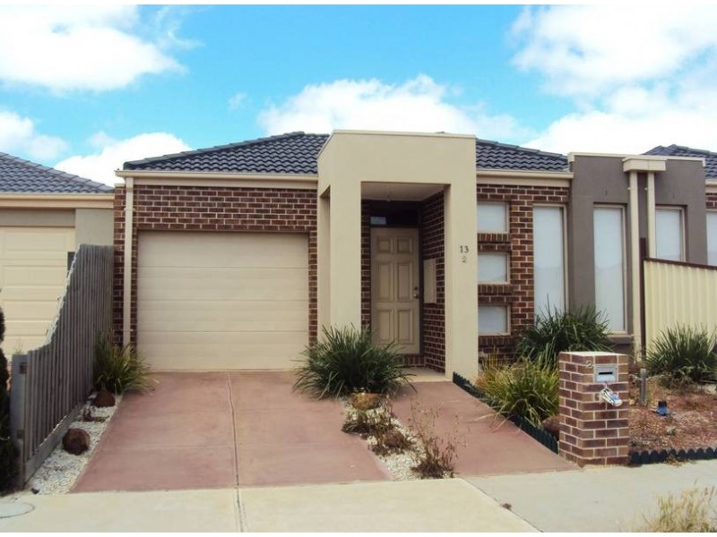 2/13 Vanderbilt Avenue, Truganina VIC 3029