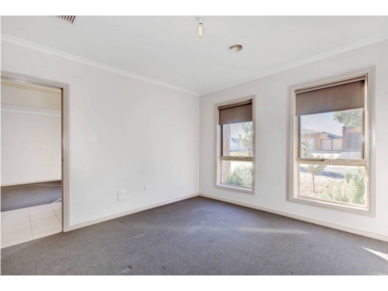 43 Christina Crescent, Kurunjang VIC 3337