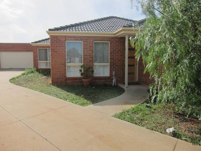 2/54 Lomandra Bowl, Melton West VIC 3337