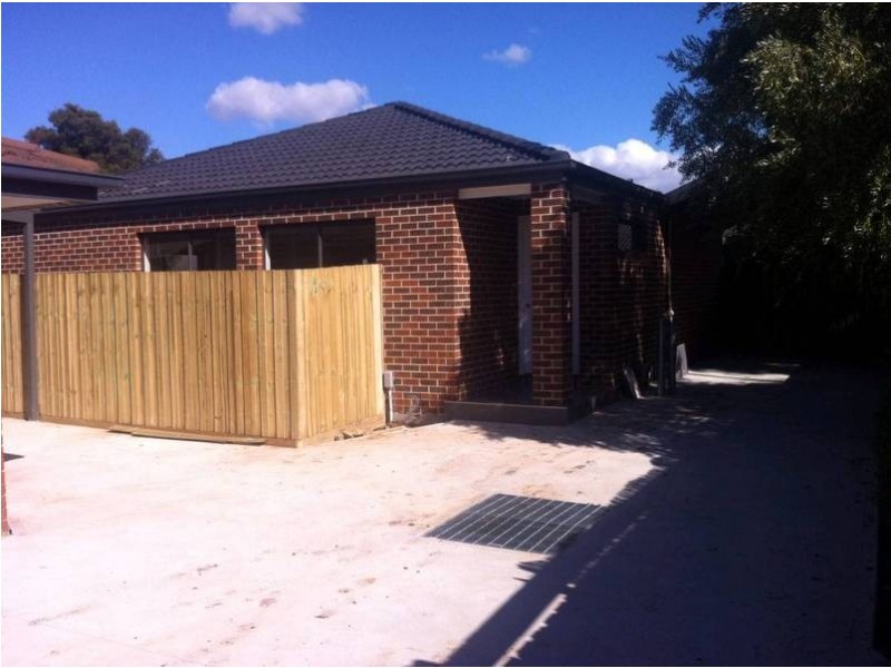 2/39 Grace street, Melton South VIC 3338