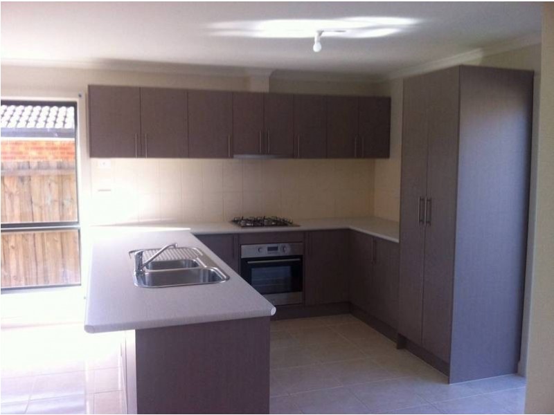 2/39 Grace street, Melton South VIC 3338