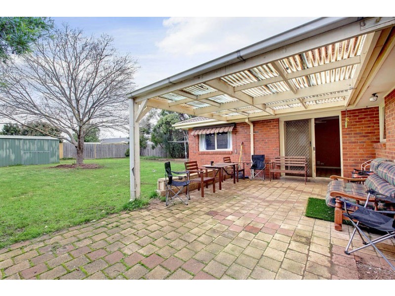 16  Barleycorn Place, Melton West VIC 3337