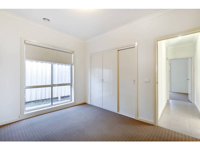 1/6 Woodland Rise, Melton West VIC 3337